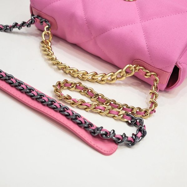 シャネルバッグ角部分ディテール